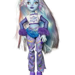Monster High Abbey Bominable Doll Snowflake Top Holo Pants Purple Shoes 2014